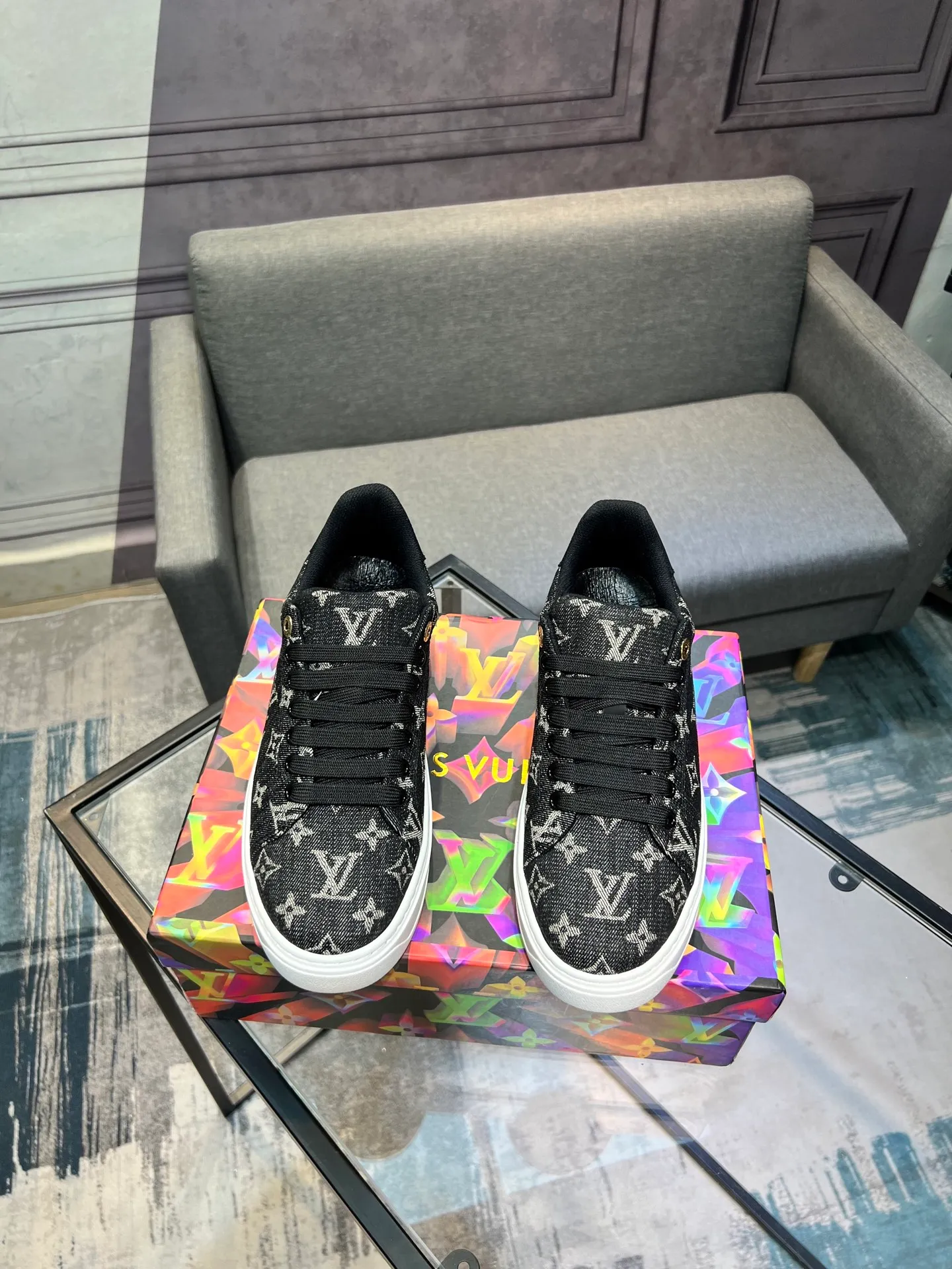 Men's Men's Shoes 💰540 LV Louis Vuitton. The latest fashionable casual shoes are popular in physical stores. The new spring and summer comfortable imported custom patent leather plus cowhide, cowhide mesh, and unique jacquard fabric element design. With sheepskin lining, Lv original base, [sun][sun] high-end packaging and high quality💪Details determine quality, welcome to compare🇮🇹Code number 38-44, 45 can be customized